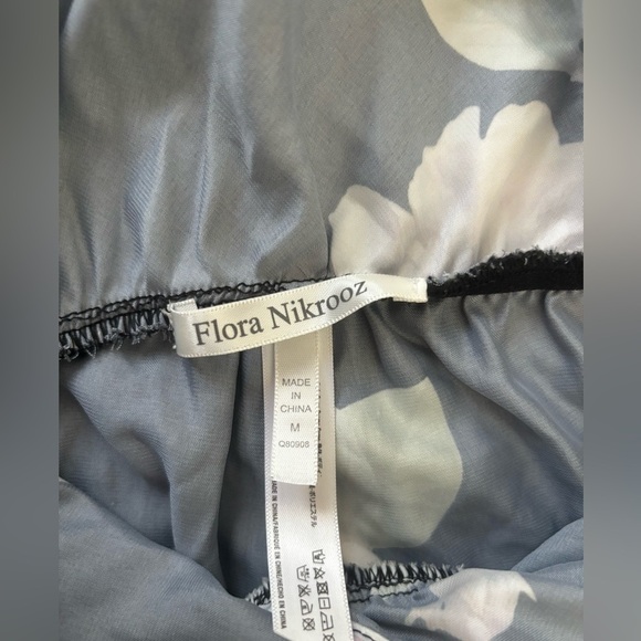 Flora Nikrooz Sleep Romper Anthropologie Womens size Medium navy blue floral - Picture 4 of 5